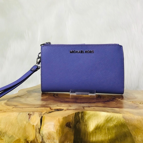 Michael Kors Handbags - Michael Kors Jet Set Travel Double Zip Wristlet